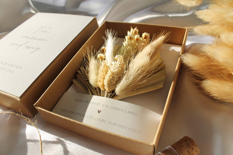 Geldgeschenk zur Hochzeit mit Strauß aus Trockenblumen personalisiert Hochzeitsgeschenk Geschenkschachtel für Geld 画像 6