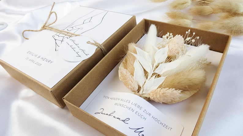 Geldgeschenk zur Hochzeit mit Strauß aus Trockenblumen Hände personalisiert Hochzeitsgeschenk Geschenkschachtel für Geld Bild 5