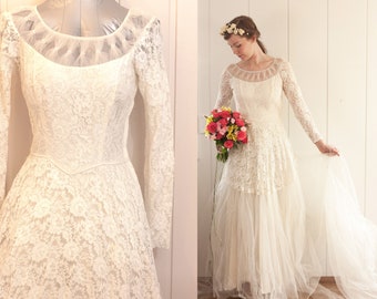 AS IS Size XS/W"28 ~ Vintage 1950s Lace Wedding Dress ~ Ivory Dress with long train