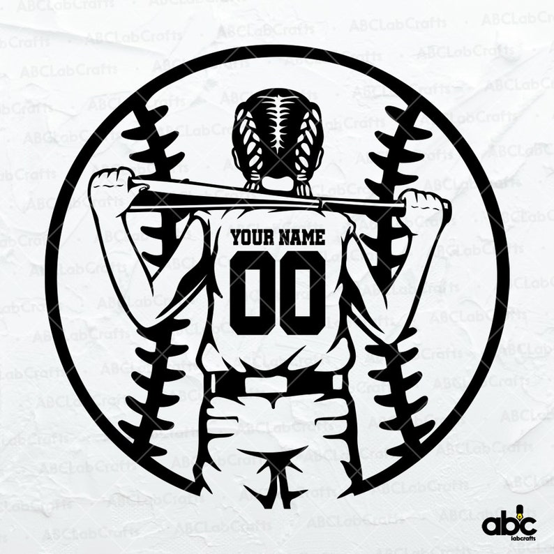 Peut inclure: Silhouette noire et blanche d'un joueur de baseball tenant une batte derri&egrave;re le dos. Le joueur porte un uniforme de baseball avec le texte "YOUR NAME" et le num&eacute;ro "00" au dos. Le joueur est debout devant un ballon de baseball.