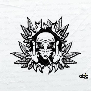 Puede incluir: Ilustración en blanco y negro de un extraterrestre con un cigarrillo en la boca, haciendo el dedo medio con ambas manos. El extraterrestre está rodeado de hojas de marihuana.