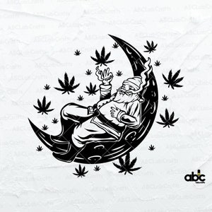 Peut inclure: Illustration en noir et blanc d'un Père Noël se relaxant sur un croissant de lune entouré de feuilles de marijuana. Il tient un joint dans sa main et a une expression détendue sur son visage.