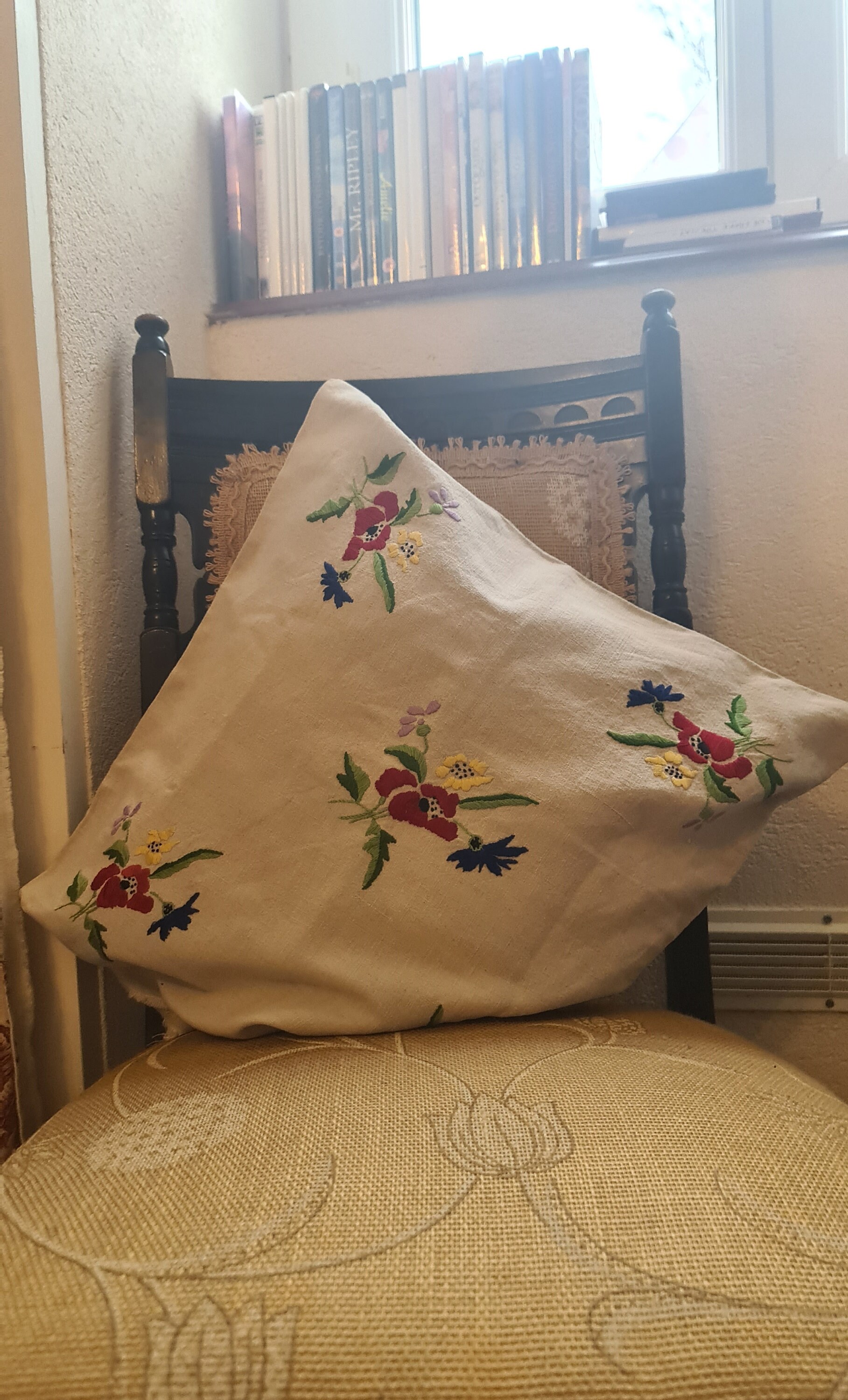 Une Belle Housse de Coussin en Lin Brode A La Main