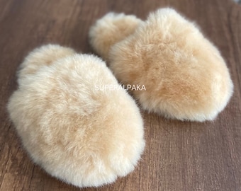 Alpaca fur slippers - beige color alpaca slippers from Peru - unisex slippers - fur slippers - winter slippers - Gift for any occasion