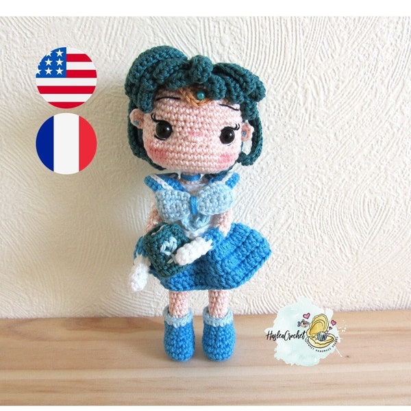 Bambola Amigurumi all'uncinetto. Schema: Sailor Mercury in inglese e in francese