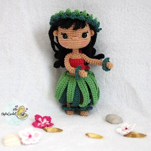 Modèle de poupée Amigurumi au crochet : Lilo et Scrump la tahitienne en anglais et en français image 6