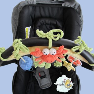 Amigurumi Häkelanleitung: Aktivitätskette für Baby Meeres Thema in Englisch und Französisch Bild 3