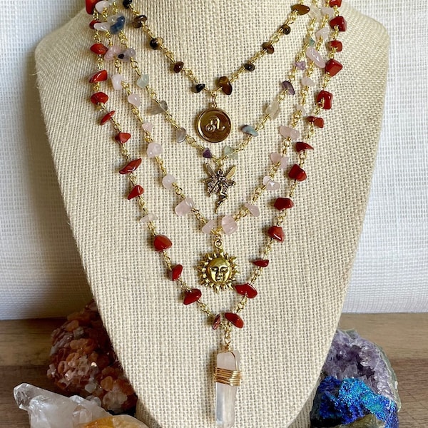 Colliers chaîne en cristal avec fil doré et breloques à assortir | Bijoux en cristal | Bijoux hippie | Bijoux bohèmes