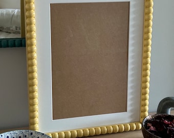A4 Bobbin Picture Frame with Artglass, Off White Mount