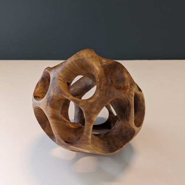 « Boule de bouleau » abstraite en bois massif sculpté à la main - forme creuse - travail du bois nature torsadé - décoration d'intérieur unique, sculpture contemporaine rustique