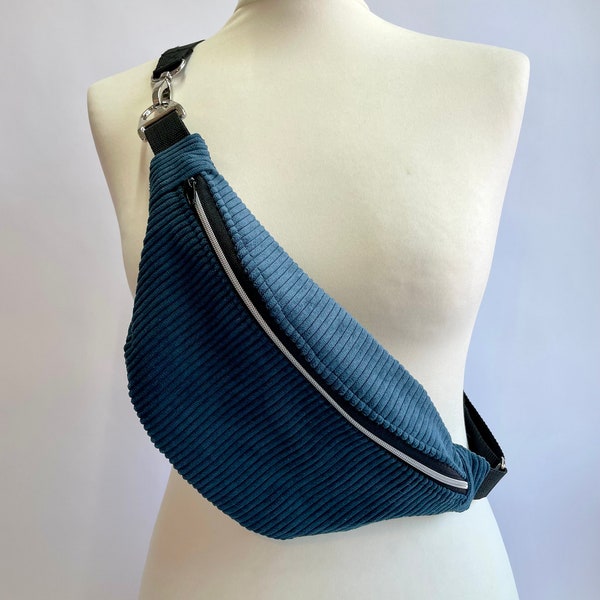 Crossbodybag 2.0 Überarbeiteter Schnitt Bauchtasche Handmade Hipbag Cord Blau