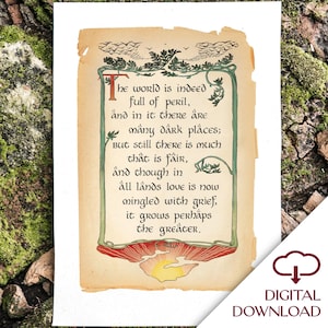 Op de afbeelding: Een digitale download in vintage-stijl met een citaat, versierd met randen en botanische elementen. De tekst, in een mix van Engels en Zweeds, staat op een perkamentachtige achtergrond, met een rode beginletter en een bloemmotief.