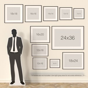 Puede incluir: Un diagrama que muestra diferentes tama&ntilde;os de marcos de fotos, con medidas en pulgadas, contra una pared de color beige claro. Los marcos son negros y las medidas est&aacute;n impresas en texto negro. Una silueta de una persona est&aacute; de pie a la izquierda de los marcos.