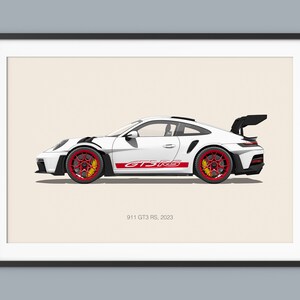 Puede incluir: Un Porsche 911 GT3 RS blanco, modelo 2023, con detalles rojos y llantas negras, se muestra en vista de perfil sobre un fondo beige claro.