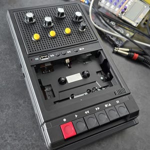 The MiniMello V2 (4-key Speed-Modded Tape-player)
