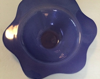 Vintage signed Annie glass flower shaped blue bowl.