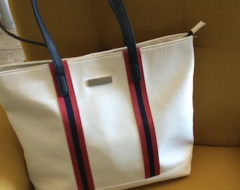 Women’s white tote purse