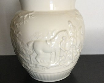 Wedge wood & Barlaston Of Etruria Cream Vase Devonshire Hunt Pattern