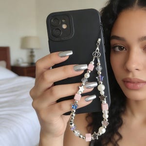 Lanière de poignet en perles de l'an 2000 - Dragonne de téléphone étoile des années 2000, bracelet Rave rose blanc argenté irisé, porte-clés appareil photo du festival du millénaire