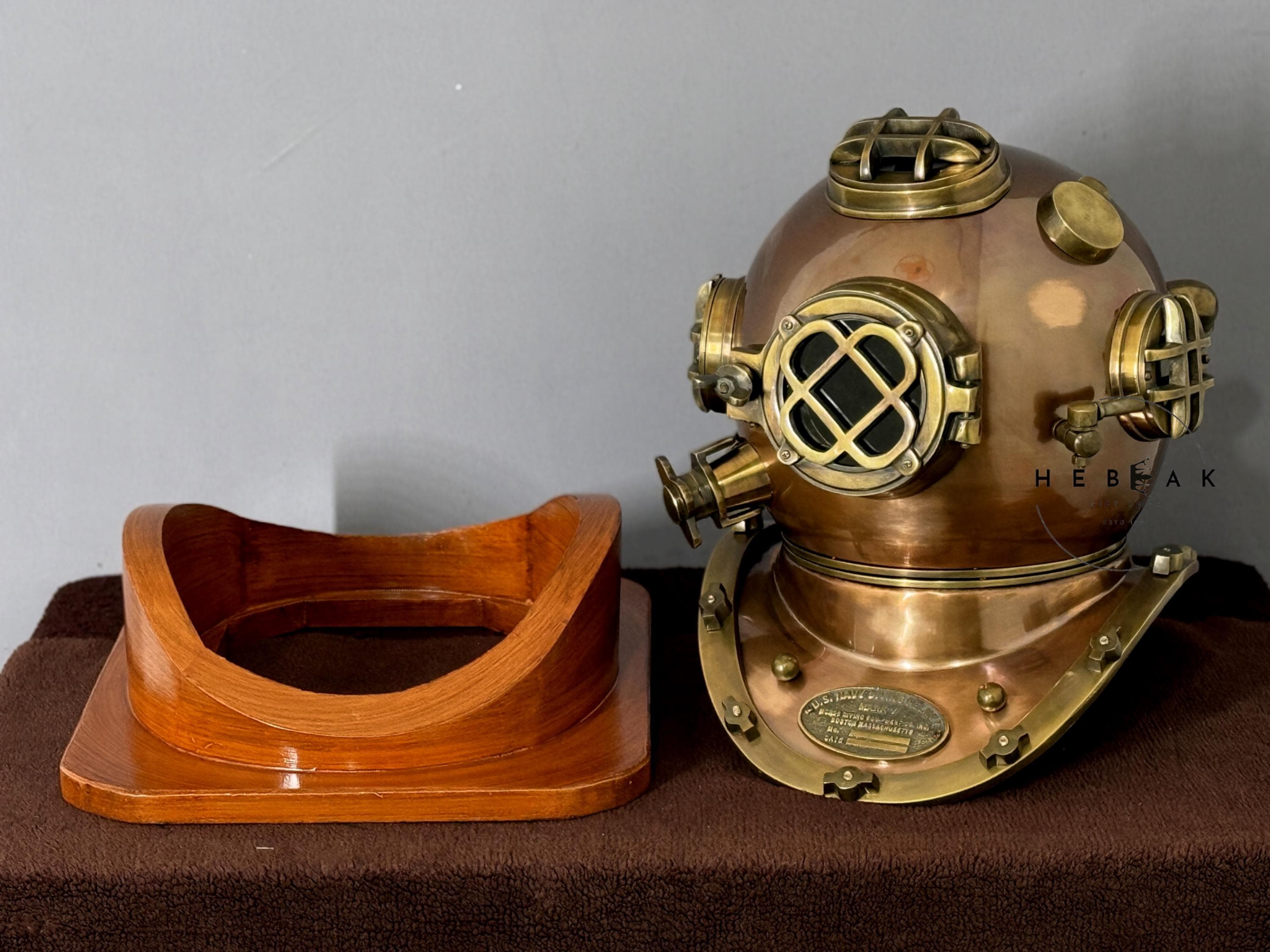 銅と真鍮のダイビングヘルメット マークVモデル：アメリカ海軍の装飾品