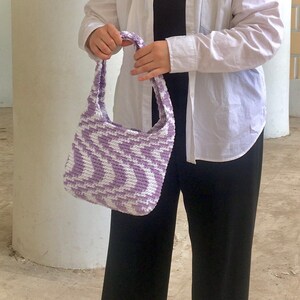 wavy crochet tote bag