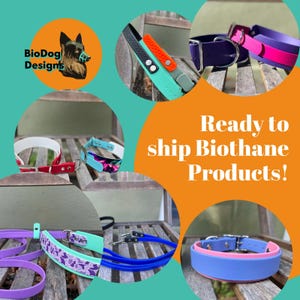 Può includere: Un collage di collari e guinzagli per cani in vari colori, tra cui viola, blu, rosa e verde acqua. Alcuni collari presentano disegni a fantasia. L'immagine include il testo "Ready to ship Biothane Products!" e un logo di cane.