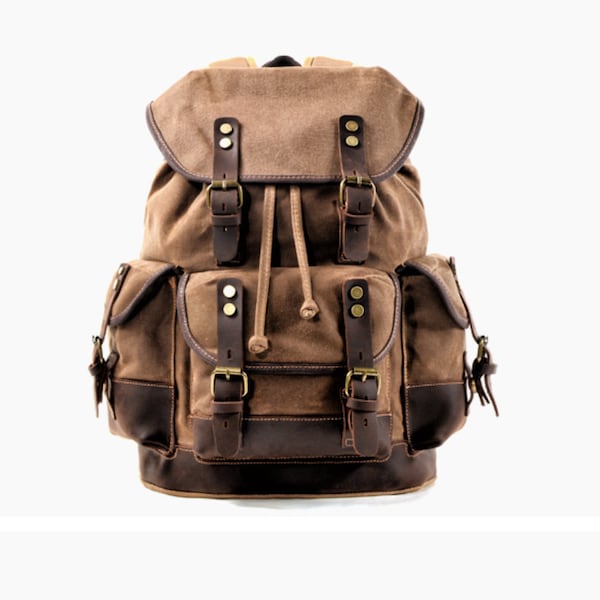 Genuine Leather Backpack Vintage Style and Exceptional Functionality Sac à Dos en Cuir Véritable Exceptionnelle Fonctionnel Collection FFD