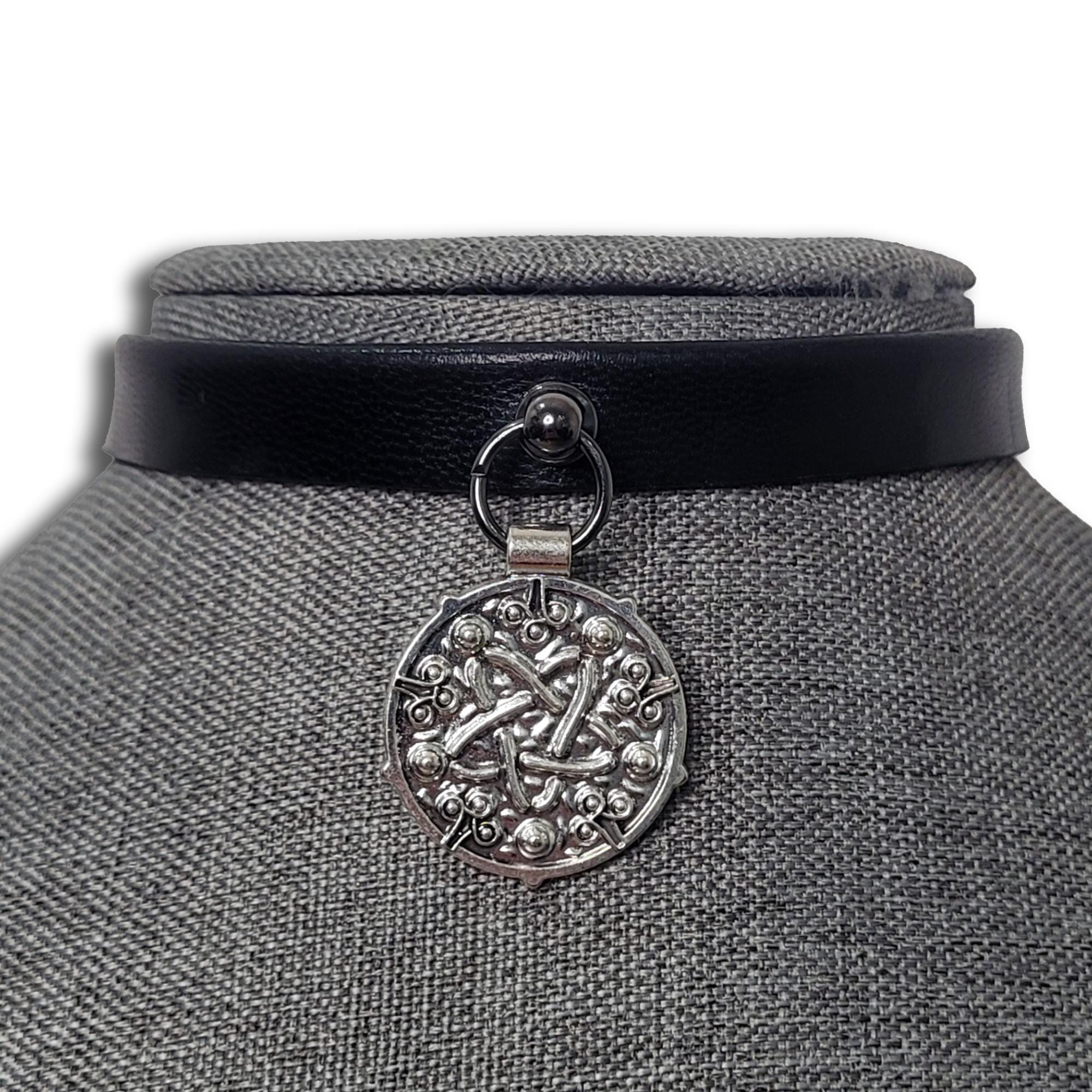 Collier Ras-du-cou Yennefer - The Witcher Cosplay - Cuir Noir Et Croix - Neuf Avec étiquettes