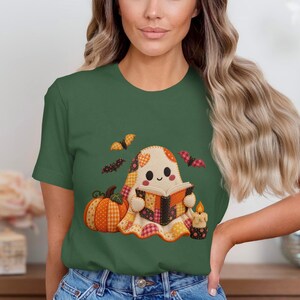 Halloween-t-shirt med bokspöke, mysig lapptäcks-t-shirt med spöke, gåva för bokälskare