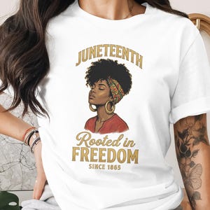 Koszulka z napisem „Juneteenth Rooted in Freedom”, koszulka z wizerunkiem Afroamerykanki, prezent z okazji Dnia Emancypacji, odzież z okazji Miesiąca Czarnej Historii