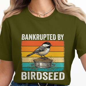 T-shirt « Failli par les graines pour oiseaux » | T-shirt humoristique pour ornithologue amateur | T-shirt rétro avec mangeoire à mésanges | T-shirt graphique pour amoureux de la nature