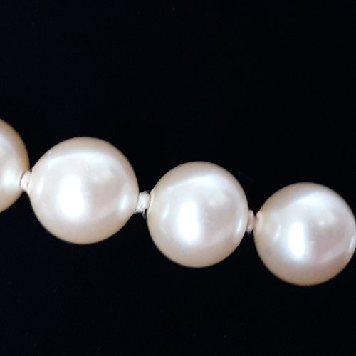 Circa shops 1950s Monet Champaigne 7mm Pearl Necklace with Gold Box Clasp