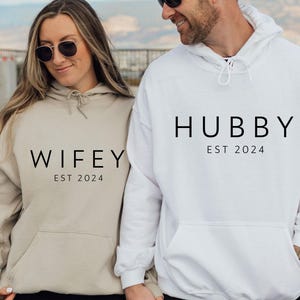 Wifey Hubby Hoodies, Paare Weihnachtsgeschenk, Ehemann Frau Hoodie, Flitterwochen Hoodie, Valentinstag Geschenk, Hochzeit Hoodie, personalisiertes Paar Bild 3