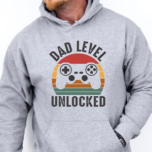 Sweat à capuche papa drôle, sweat à capuche nouveau papa, niveau papa débloqué, cadeau papa, futur sweat à capuche papa, sweat à capuche fête des pères, sweat à capuche père drôle, haut de jeu papa image 4