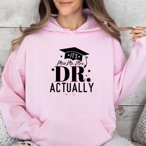 Sudadera con capucha de graduación de doctorado, es Dr. en realidad, regalo para nuevo doctor, sudadera con capucha para estudiante de doctorado, sudadera con capucha de maestría, sudadera con capucha de doctorado, regalo para estudiantes de doctorado imagen 3