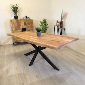 Esstisch Spider 160-260cm mit Baumkante Massivholz Akazie Spidergestell Küchentisch Holz Tafel