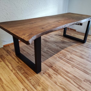 Mesa de comedor Udo de 160-280 cm con borde de árbol, madera maciza de acacia, mesa de cocina con estructura en U, mesa de madera con base de trineo