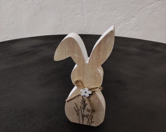 Lapin de Pâques en bois avec noeud