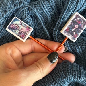 Topes para agujas de tejer con forma de carta del Tarot de Halloween | Topes para puntadas | Juego de 2 | Varios diseños