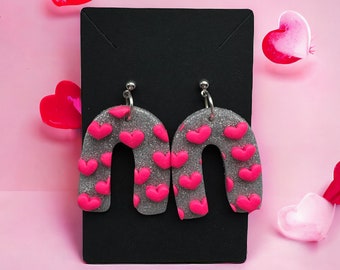 Glittery Valentine | Glitzernde Valentinstag Ohrringe mit pinken Herzen | Polymer Ohrringe