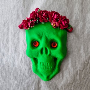 Green Skull Brooch: Polymer Clay, Dia de los Muertos Accessory
