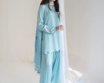 Conjunto moderno de seda cruda azul celeste con camisa corta, shalwar khulli y lujosa dupatta de organza, shalwar farshi de moda