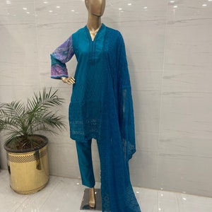 Pakistaans geborduurd driedelig pak, klaar om te dragen, gestikt Pakistaans gazon chickenkari kameez shalwar dupatta, Eid feestelijk medium large