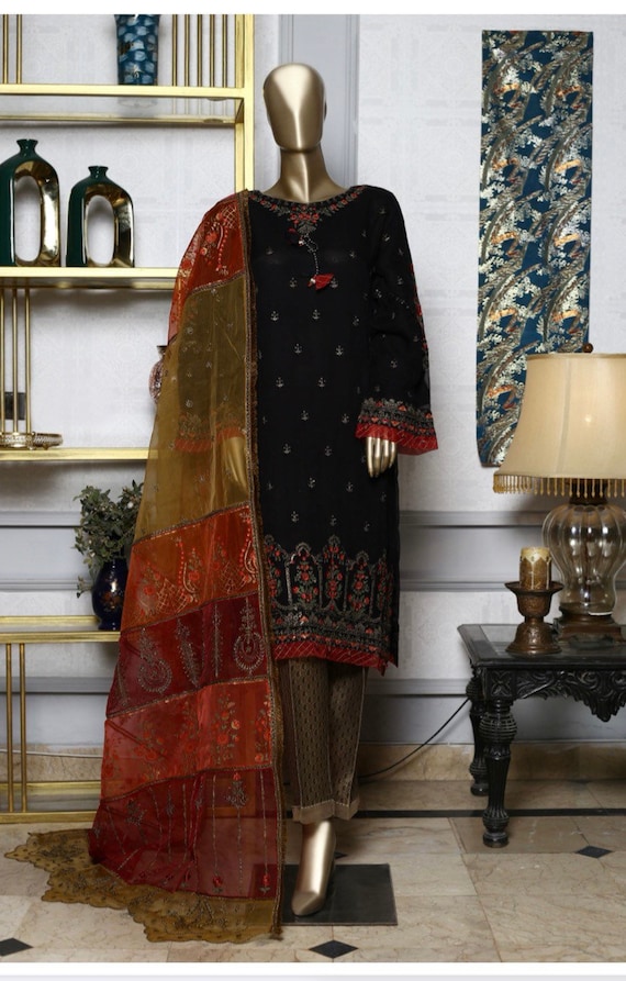 Red Color Pakistani Suit With Heavy Embroidery Work and Designer Dupatta  Wedding and Reception Pakistan… | Pakistani suits, Maroon color, Latest  salwar suit designs