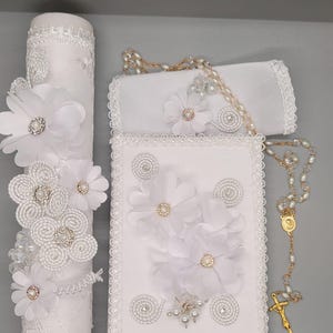 Beautiful Flower Communion Set for Girls | New Testament Spanish/ English | Hankerchief | Rosary