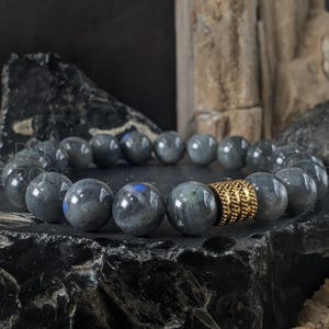 Onbehandelde Argentijnse blauwe flitsende labradoriet stretcharmband: 6 mm, 8 mm of 10 mm