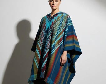 Handgemachter Alpaka Poncho Ecuador – Handgewebter Anden Kapuzen Poncho, Geometrisches V Design