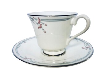 Royal Doulton Carnation Tea Cup and Saucer - Etsy 日本 Royal Doulton Carnation Tea Cup and Saucer - Etsy 日本