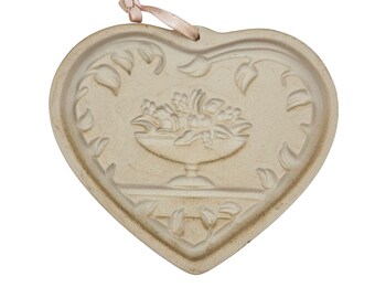 The Pampered Chef Come To The Table Heart Stoneware Family Heritage Baking Mold