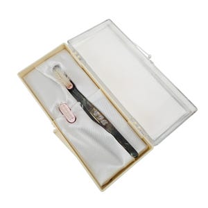 Brosse à dents pour bébé vintage contour en argent sterling, poils extra roses en boîte
